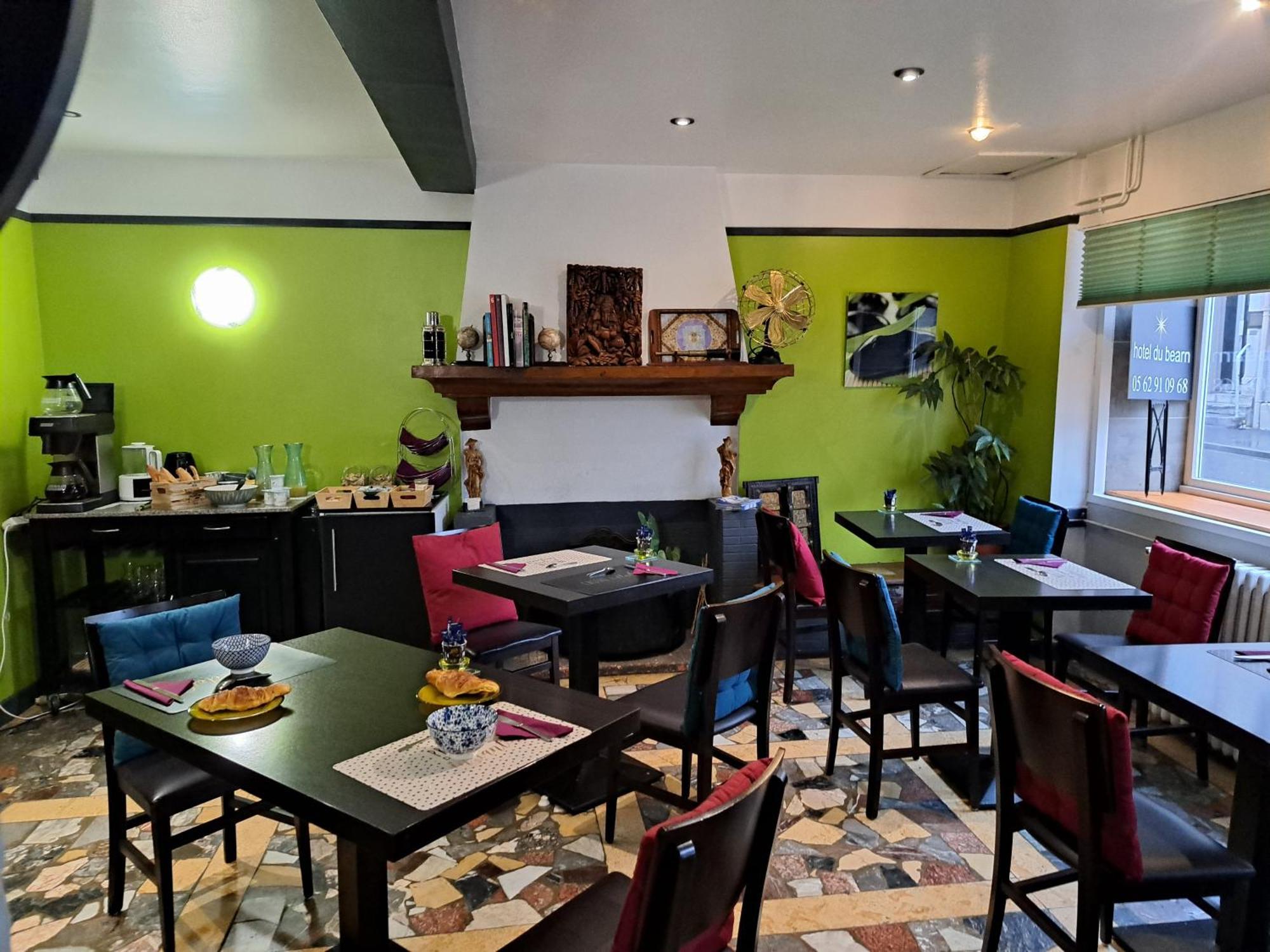 Hotel Le Bearn Bagnères-de-Bigorre Buitenkant foto